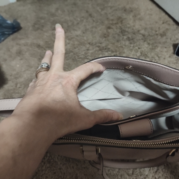 Michael Kors bag "Like New" - Picture 3 of 9